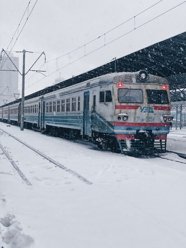 Banihal-Baramulla rail section remains suspended due to fresh snowfall in kashmir